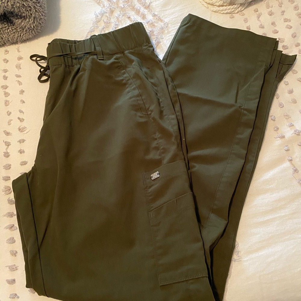 Scrub pants like new